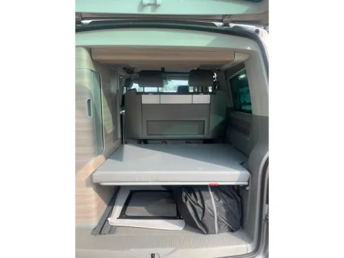 Volkswagen T5 California TDI Milestone Aufstelldach 2011 Foto: 11