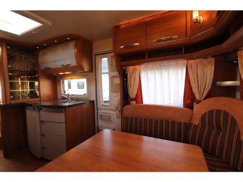 Hobby Excellent 495 UL Rangierhilfe / Thule Markise Foto: 11