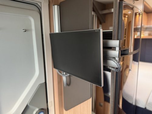 Knaus SKY WAVE 650 MF / free storage photo: 20