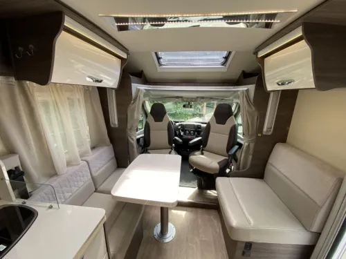 McLouis Yearling 81G Limited Edition Roof air conditioning | Holiday ready photo: 7