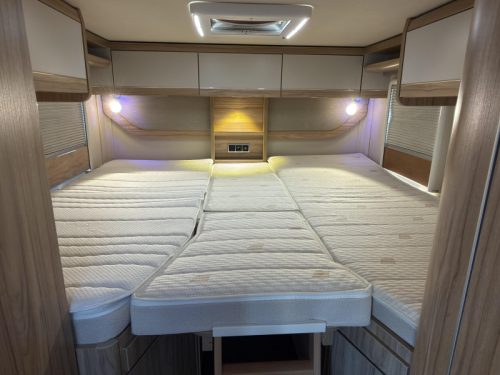 Hymer Exsis-T 588 LENGTH BEDS-AIR SUSPENSION photo: 6