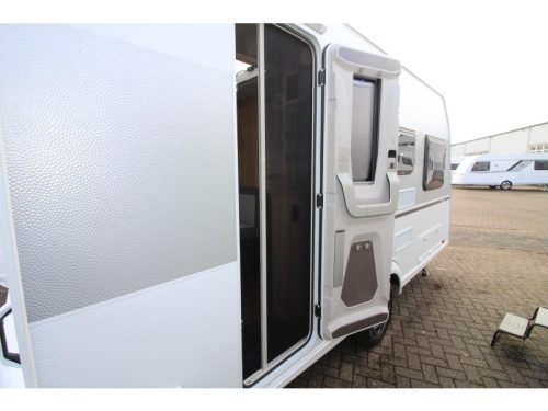 Knaus Sport 420 QD Transverse bed & spacious kitchen! photo: 20
