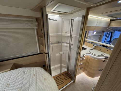 Hymer BMC-I 690 Queen bed-Pull-down bed-Mercedes photo: 6