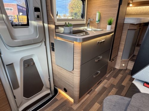 Weinsberg CaraCompact Pepper Edition 600 MEG 140 pk Automaat 9-Traps Euro 6 Fiat Ducato 8 **Enkele bedden/Fietsendrager/Satelliet/Smart TV photo: 10