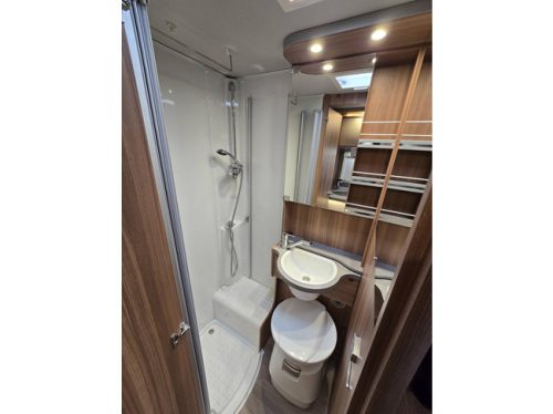 Weinsberg CARACOMPACT 600 MEG PEPPER 163 HP ONLY 47,451 KM !! TV + SATELLITE SINGLE BEDS CRUISE CONTROL THULE BIKE RACK WITH LIFT photo: 21