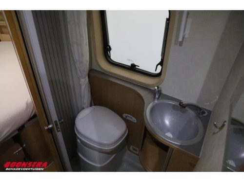 Adria Twin 2.3 M. Jet Querbett Mittelk&uuml;che L&auml;ngssitzbank Klimaanlage Foto: 20