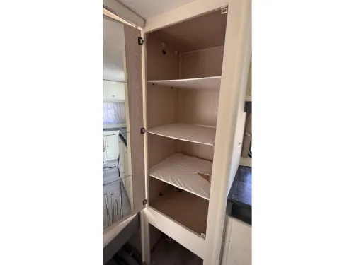 Dethleffs Camper 440 T asiento de tren cama fija aseo foto: 10