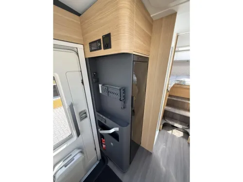 Adria Coral Plus 670 DL Face To Face  photo: 13
