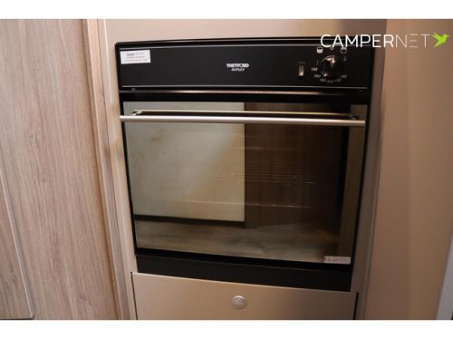 Carado T338 165PS Automatik | BR System | LPG Anlage | L&auml;ngsbetten | Wechselrichter | Lithium | Backofen | Solarpaneele | Bearlock | Editio Foto: 13