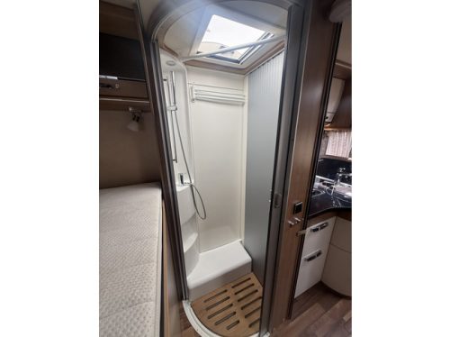Hymer B 594 automatic 150 hp very compact camper full options transverse bed + pull-down bed EP leveling system awning Webasto parking heater roof air conditioning 2x solar panel electric dish TV large garage photo: 18