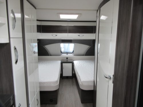 Hobby Prestige 560 UL RONDZIT HOGE KOELKAST Foto: 2
