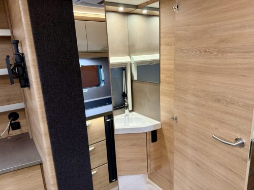 Knaus Sudwind Black Selection 460 EU Summer Air Conditioning Special Offer! photo: 14