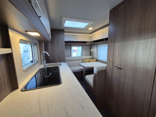 Tabbert Cazadora 420 QD 2.3 Layout with mega kitchen! photo: 17