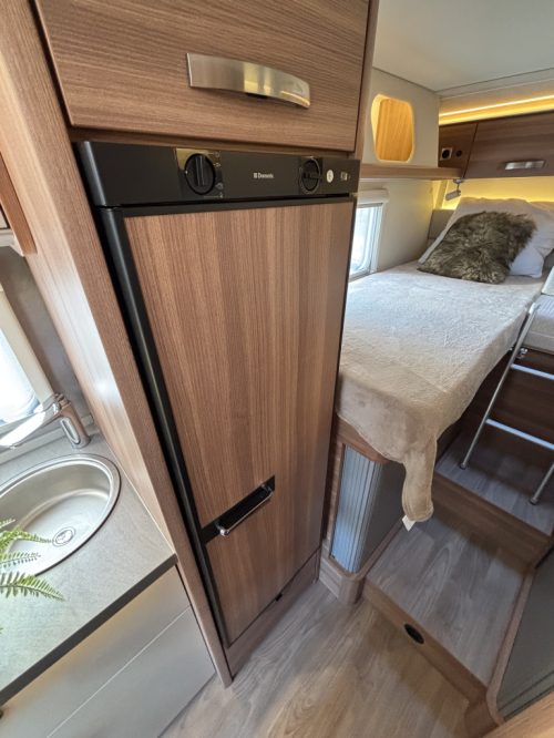 Weinsberg Pepper 600 MEG SINGLE BEDS 6.75M EURO6 ROOF AIRCO photo: 7