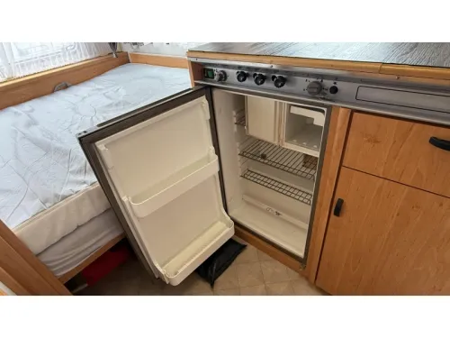 Knaus Sudwind 450 dinette transverse bed toilet photo: 8