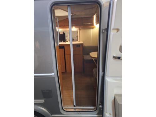 Eriba Touring 410 GT L&auml;ngsschl&auml;fer Sitzgruppe Rangierhilfe Foto: 12