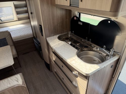 Hobby DE LUXE 490 KMF Foto: 11