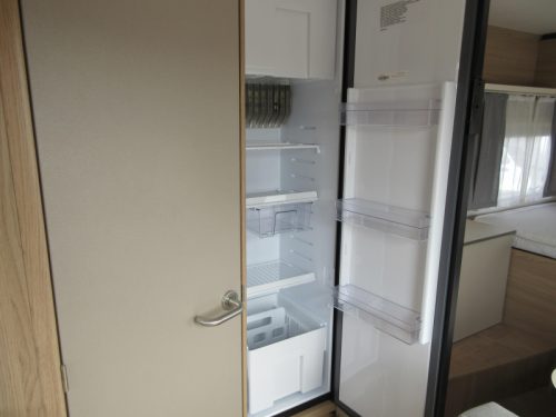 LMC Sassino 430 D VERY TIDY WITH AWNING photo: 11