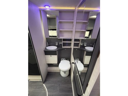 Chausson 640 Titanium Premium 170HP Automatic Lift Bed Solar Panel Very Spacious photo: 22