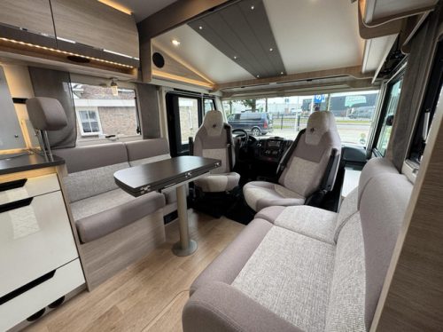 RAPIDO 896 F Automatik - Queensize-Bett Foto: 7