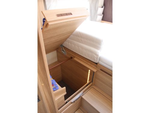 Niesmann+Bischoff Arto 77 E Single beds + Pop-top roof  photo: 60