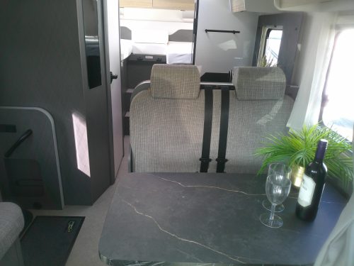 Etrusco T 6900 SB Automatic 5-person Motorhome photo: 3
