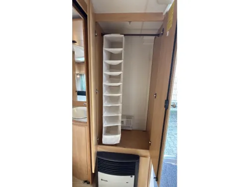 Hobby De luxe Easy 460 UFE franz&ouml;sisches Bett Rundsitzgruppe Toilette Foto: 8