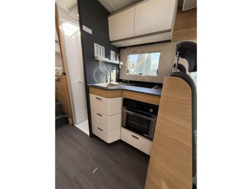 Adria Matrix Plus 670 SL Family Motorhome Automatic photo: 16