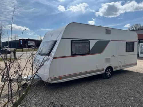 B&uuml;rstner Premio Plus 520 TL spacious family caravan photo: 3