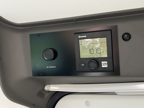 Adria Twin 640 SLB ENKELE BEDDEN 9-TRAPS AUTOMAAT 160PK foto: 17