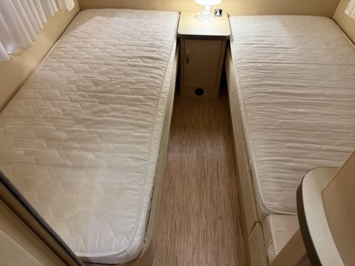 Hobby La Vita Bionda 495 UL 2 BERTHS MOVER AWNING TOP photo: 5