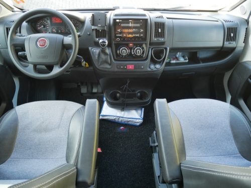 Sunlight T67, 9-speed automatic, Single beds, XXL Garage photo: 3