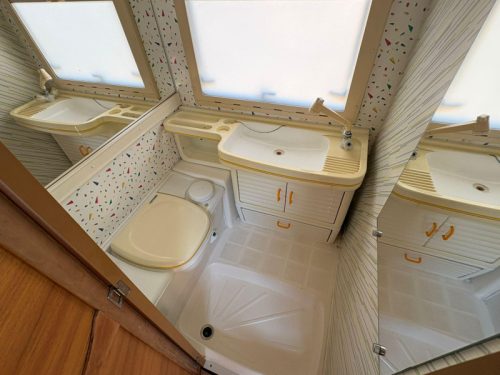 Pilote Pacific 65 PX FaceToFace,Fixed bed,Awning  photo: 13