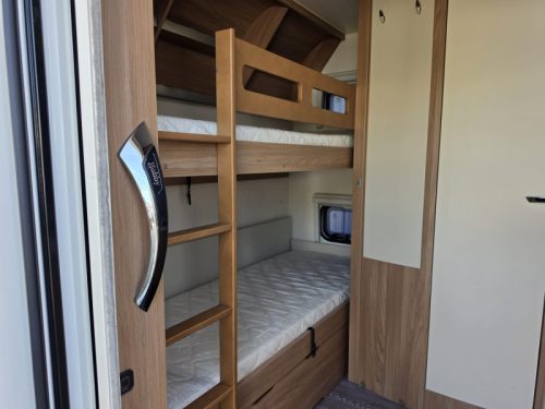 Hobby De Luxe 490 KMF Bunk bed, 6 berths!  photo: 3