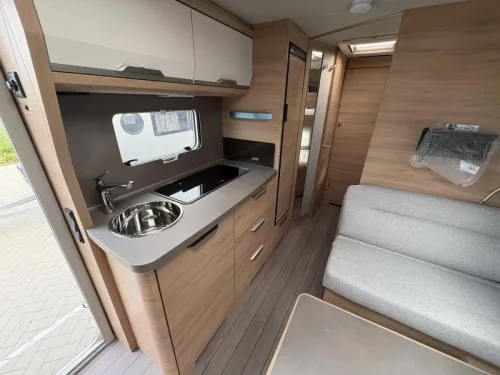 Knaus Sudwind Black Selection 500 QDK Etagenbett / Querbett Foto: 5