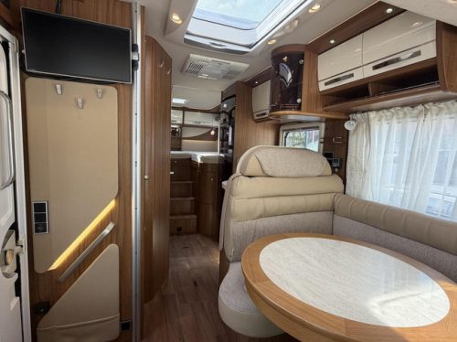 Hymer B 588 Automatic Single Beds Pop-top roof 2X Air conditioning Inverter Solar panel photo: 11