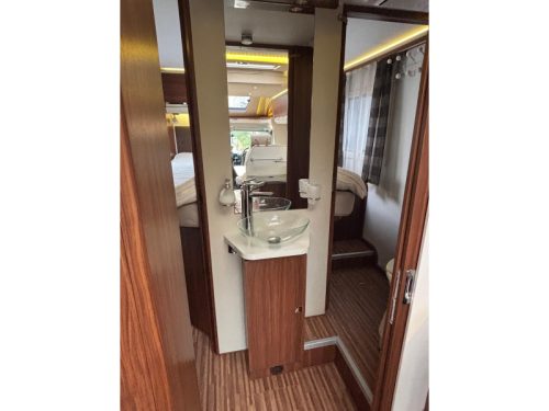 Adria Matrix M 670 SBC full options, queen bed photo: 15