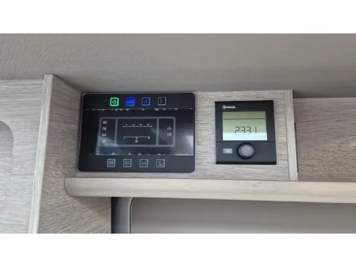 Bravia Mobil SWAN 636 180PS Automatik FullOption Foto: 21