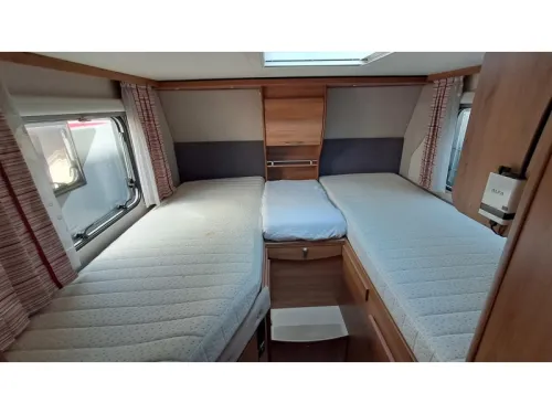 B&uuml;rstner Travel Van T 620 1st owner / NL camper photo: 10
