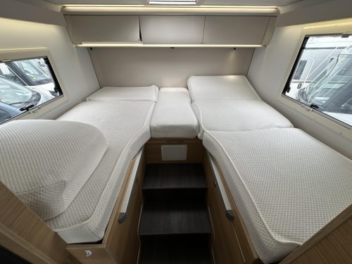 Adria Coral 600 SL 140PS L&auml;ngsbetten Garage Foto: 11