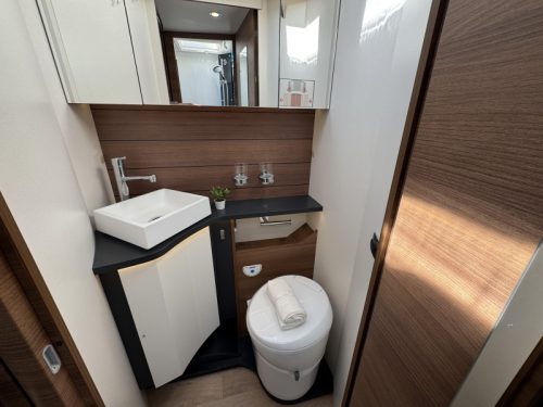 Rapido 666 F Automatic Single beds photo: 20