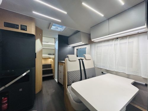Adria MATRIX 670 SL Axess Lits s&eacute;par&eacute;s, plancher enti&egrave;rement plat, 5 places avec ceinture photo : 13