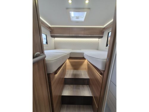 Adria Matrix M 670 SL 160 hp Single beds photo: 11