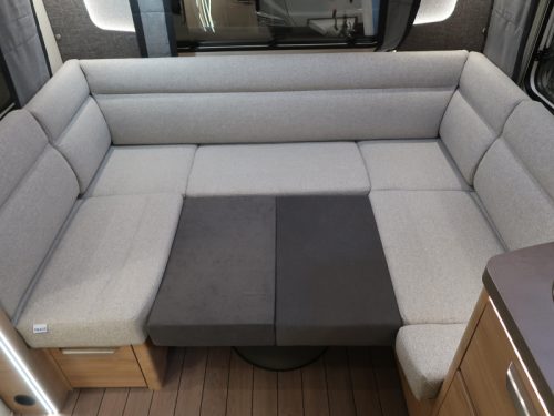 Knaus Sudwind Black Selection 450 FU FRENCH BED / DINETTE photo: 15