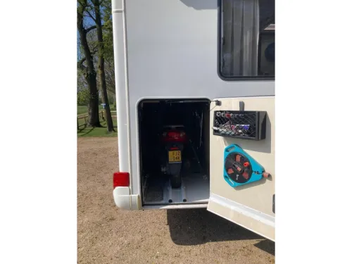 Hymer Tramp CL 698 T Queensbed - Automatic photo: 7