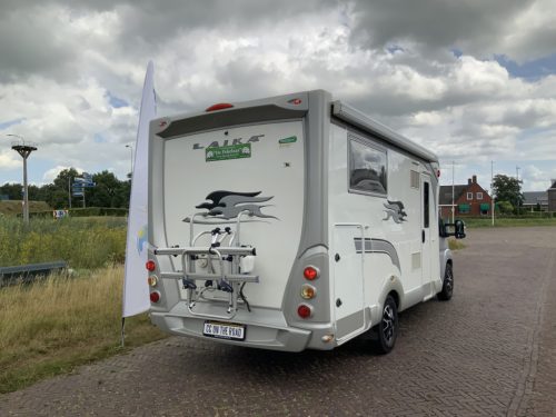 Laika Exclusieve Ecovip AUTOMATIC, 2.3 Multijet 150 HP, Semi-integrated, Queen bed, Half-dinette, Swivel seats Motorhome centre on the road photo: 3