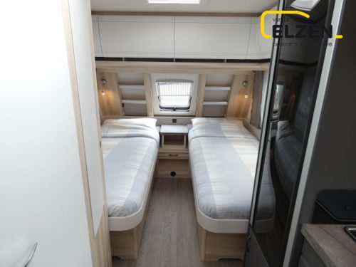 Hobby De Luxe 495 UL White Edition Special Package photo: 14