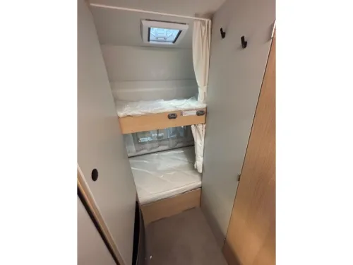 LMC Style 490 K model 2027, bunk bed  photo: 18