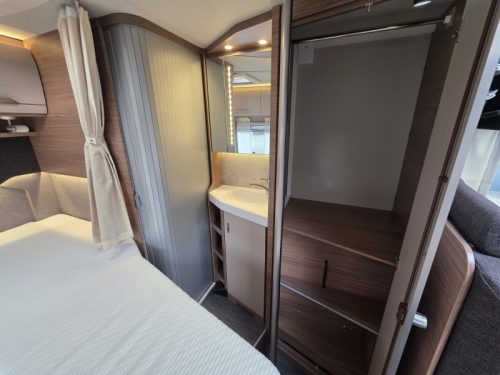 Knaus Van TI 550 MF Kompaktes 6-Meter-Franz&ouml;sisches Bett Foto: 8