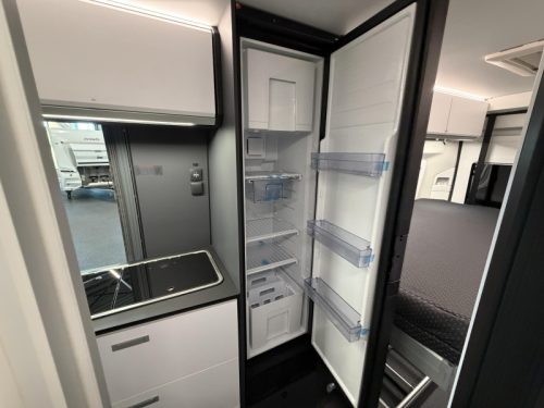 Adria Twin Sports 640 SGX pop-top roof / automatic photo: 17